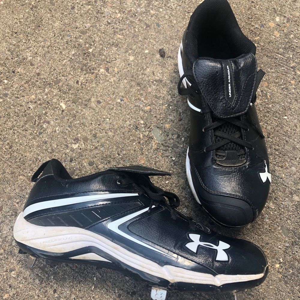 Women’s Under Armour Softball cleats
